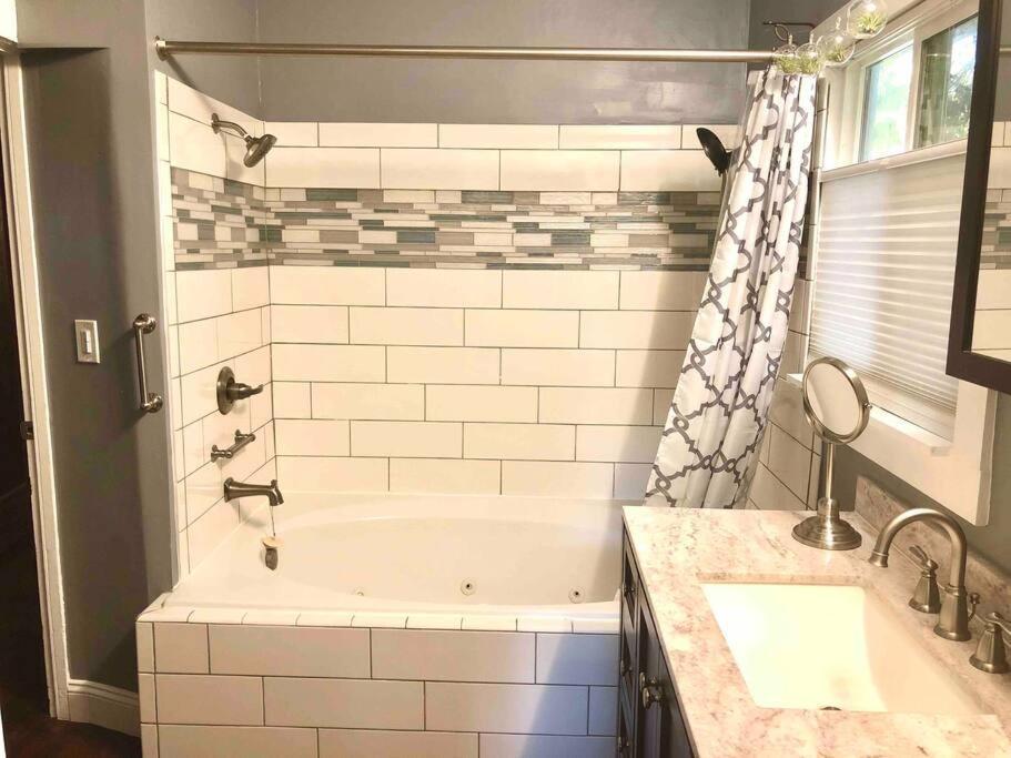 Smart Spacious Artsy Home Near Midtown Sacramento Luaran gambar